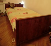кровать деревянная с матрасом
