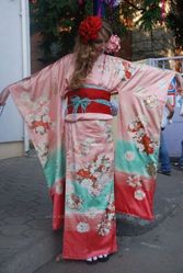 Женское кимоно из Японии (фурисодэ)